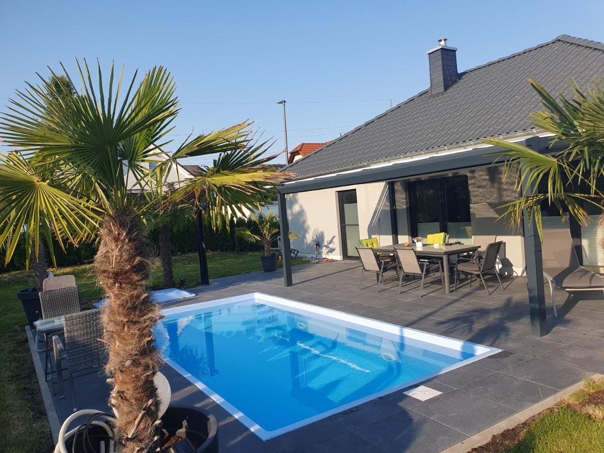 Grosszuegige Unterkunft Mit Terrasse Oberbrechen Bagian luar foto
